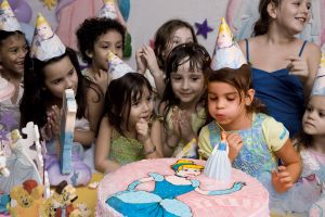 779339_a_kids_birthday_party.jpg